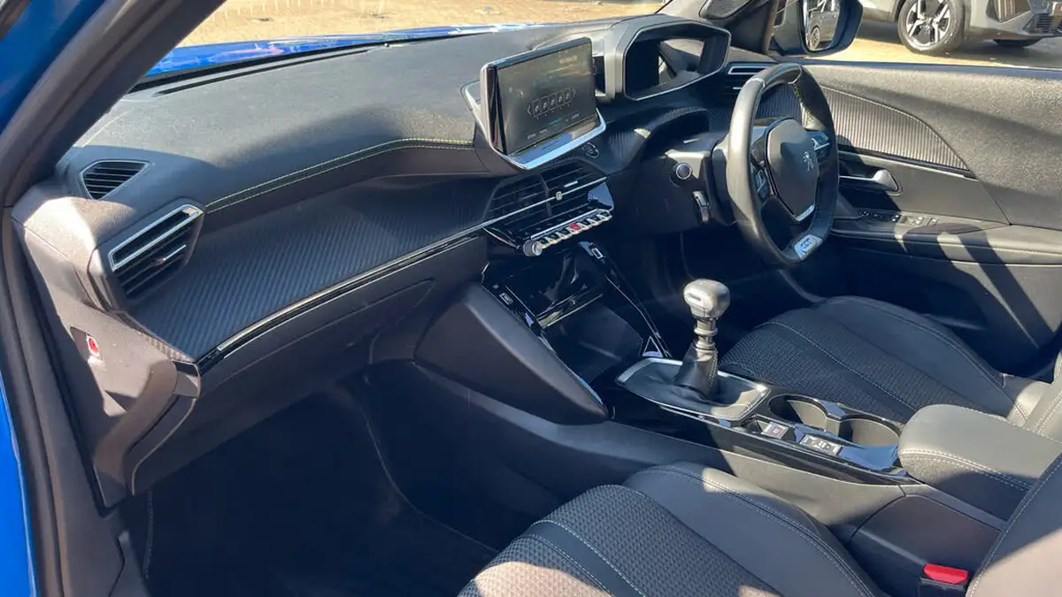 2021-peugeot-2008-suv-12-puretech-gt-big-11