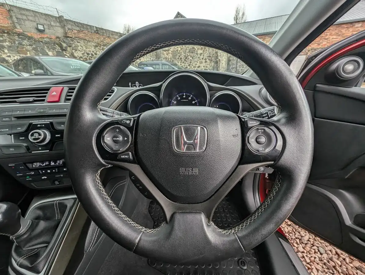 2014-honda-civic-18-se-plus-hatchback-big-8