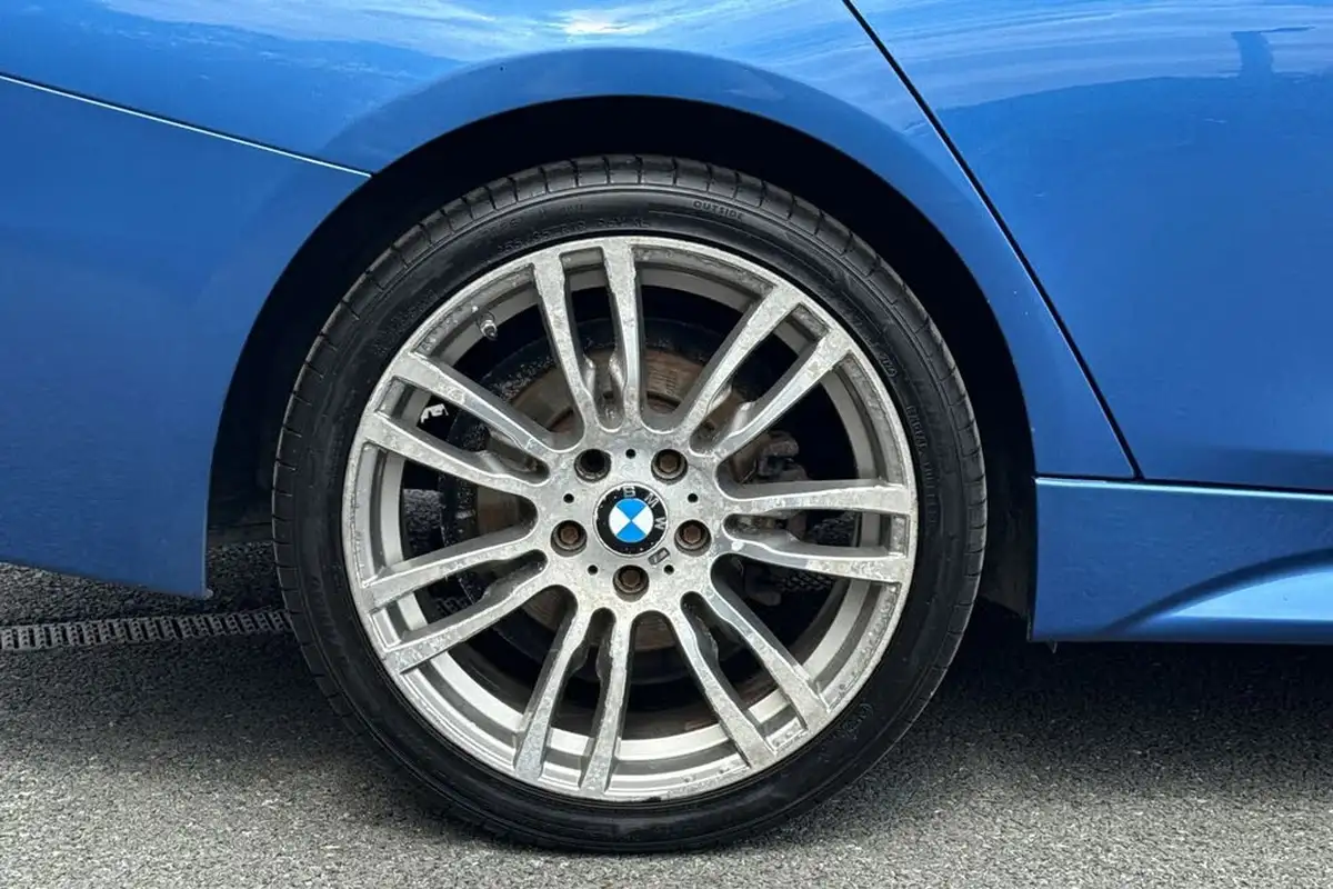 2015-bmw-3-series-20td-320d-xdrive-m-sport-184bhp-saloon-4d-big-10