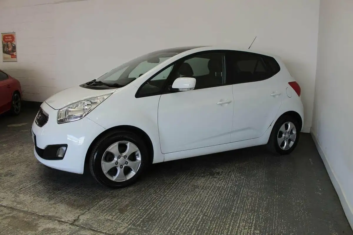 2011-kia-venga-16-3-auto-big-3