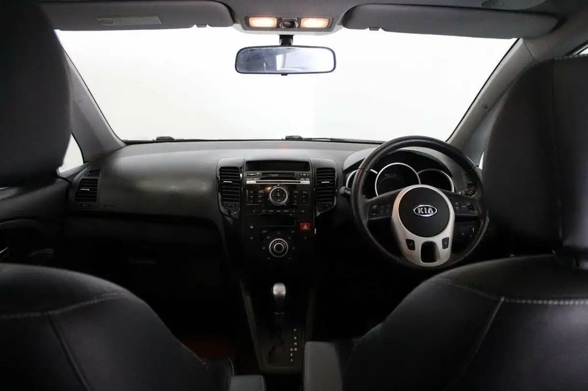 2011-kia-venga-16-3-auto-big-22