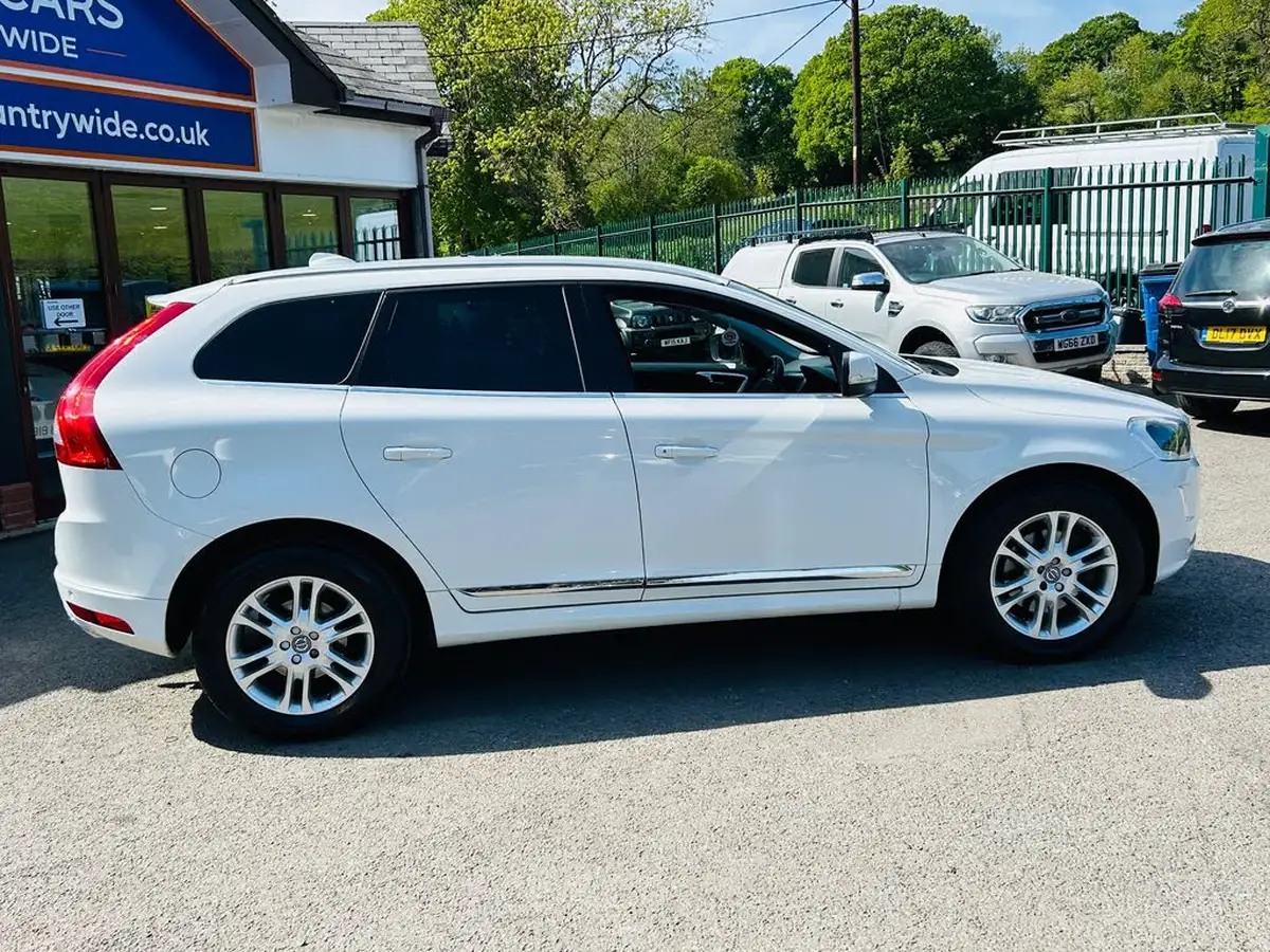 2015-volvo-xc60-24td-d5-se-lux-215bhp-geartronic-big-9