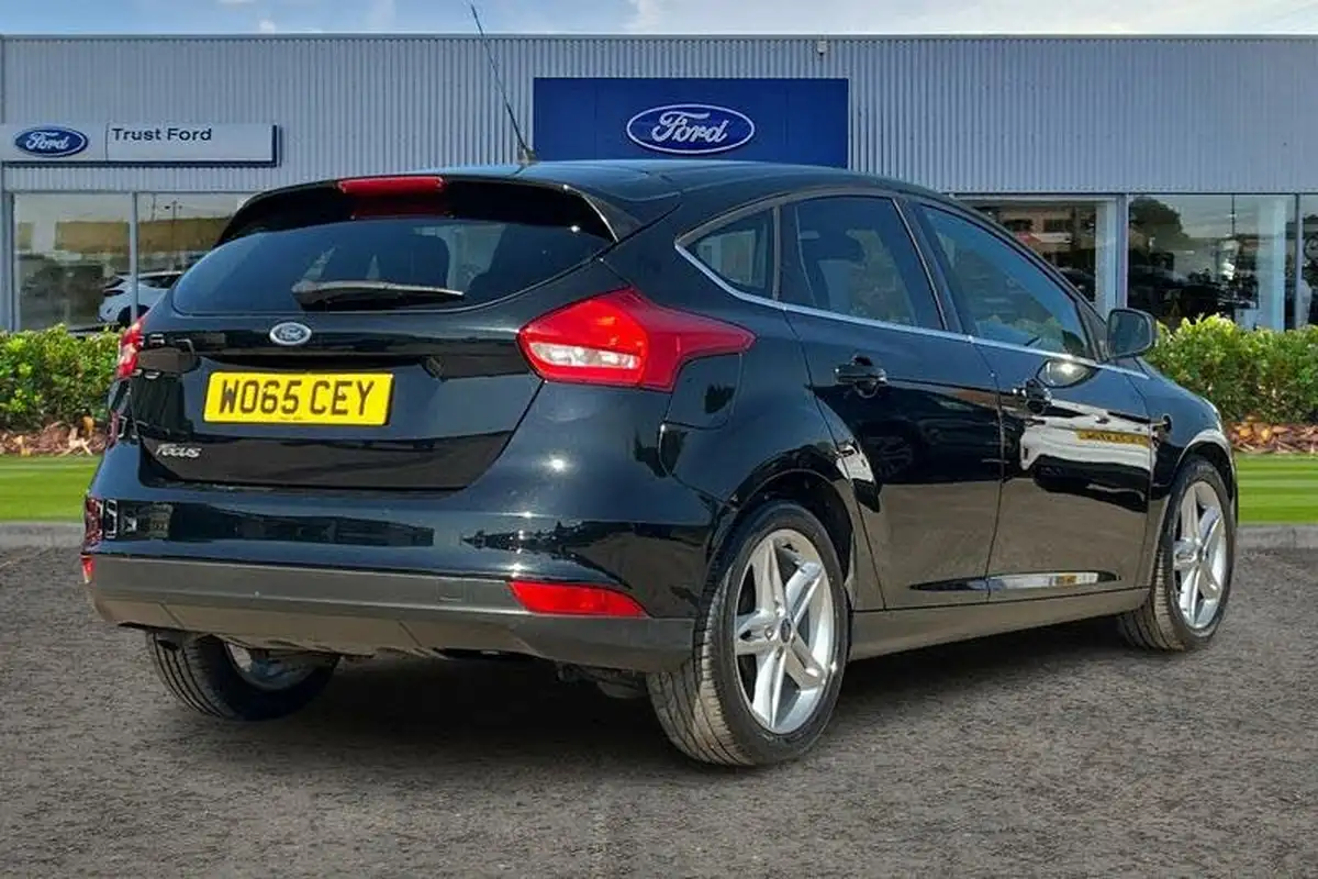 2016-ford-focus-15tdci-zetec-120ps-hatchback-big-3