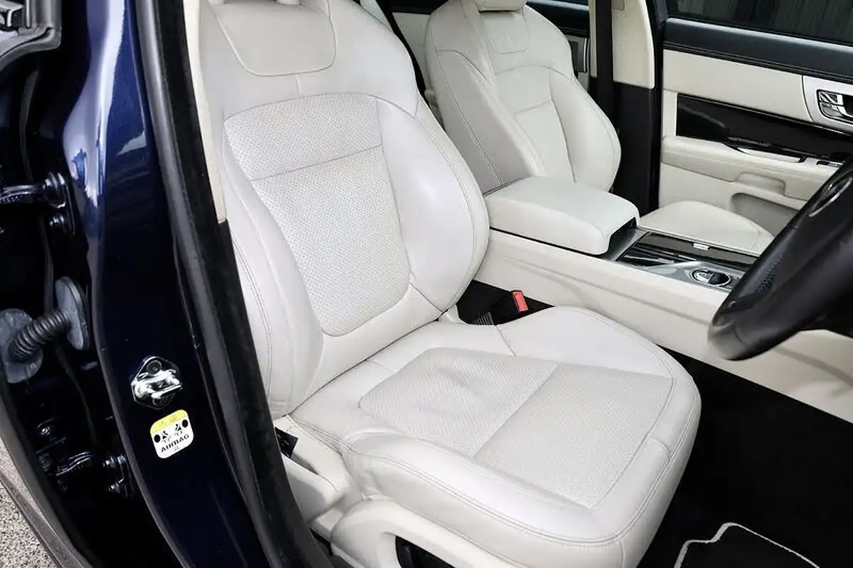 2014-jaguar-xf-30td-s-portfolio-saloon-4d-big-32