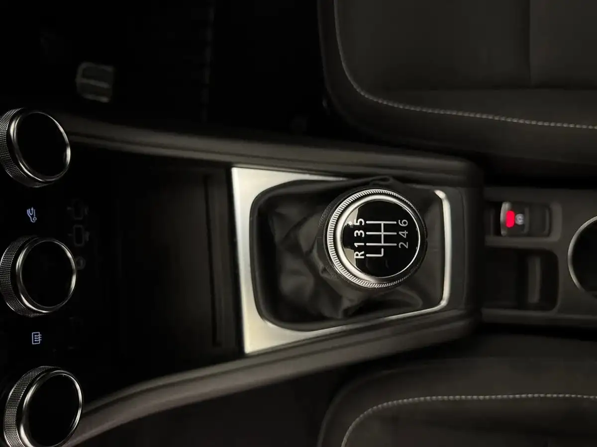 2021-renault-captur-13-tce-iconic-140ps-big-15