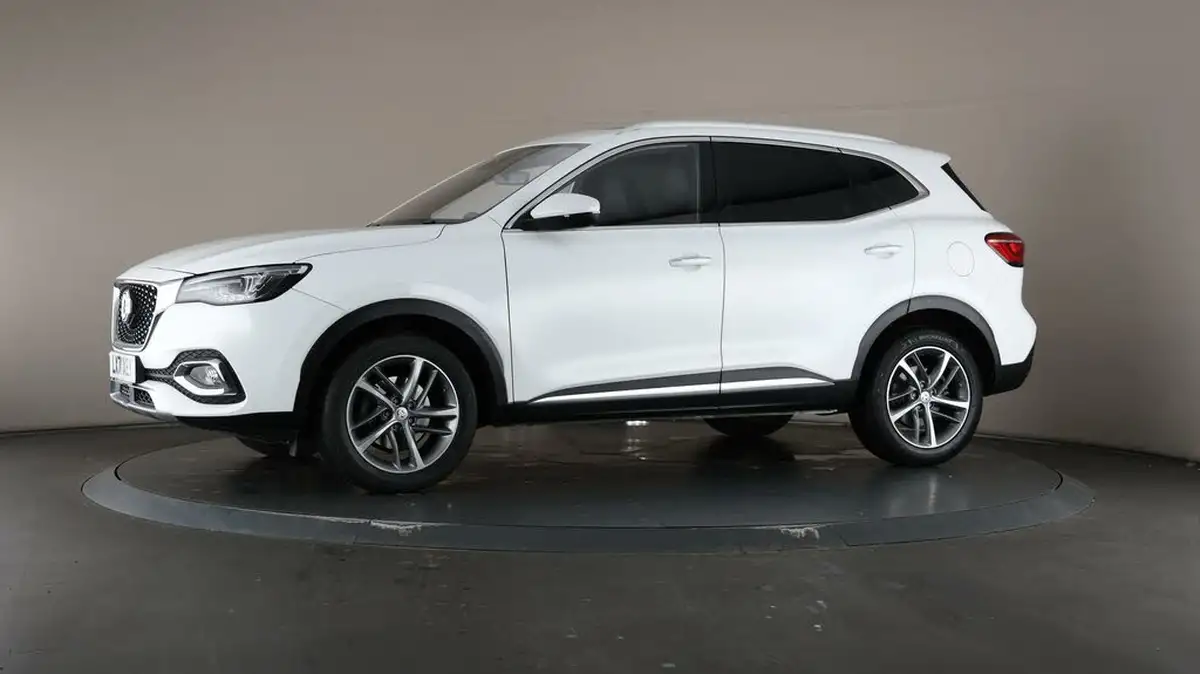 2021-mg-hs-15t-gdi-exclusive-162ps-big-38