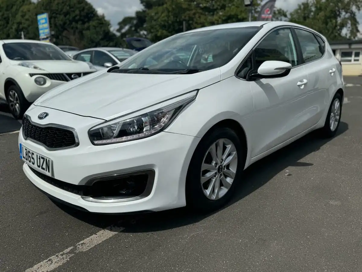2016-kia-ceed-16crdi-2-hatchback-big-9