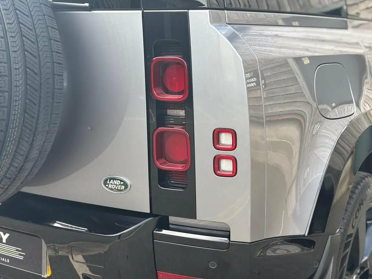 2022-land-rover-110-defender-30-d300-hard-top-hse-110-big-79