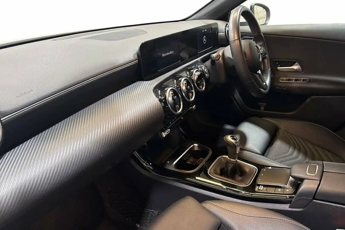 2020-mercedes-benz-a-class-13-a180-se-big-10