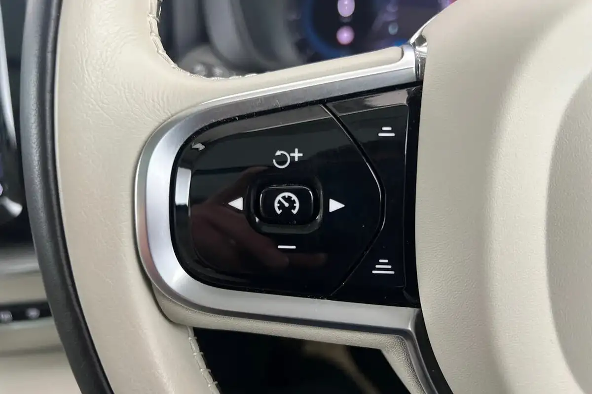 2024-volvo-xc60-20-b5-plus-big-10