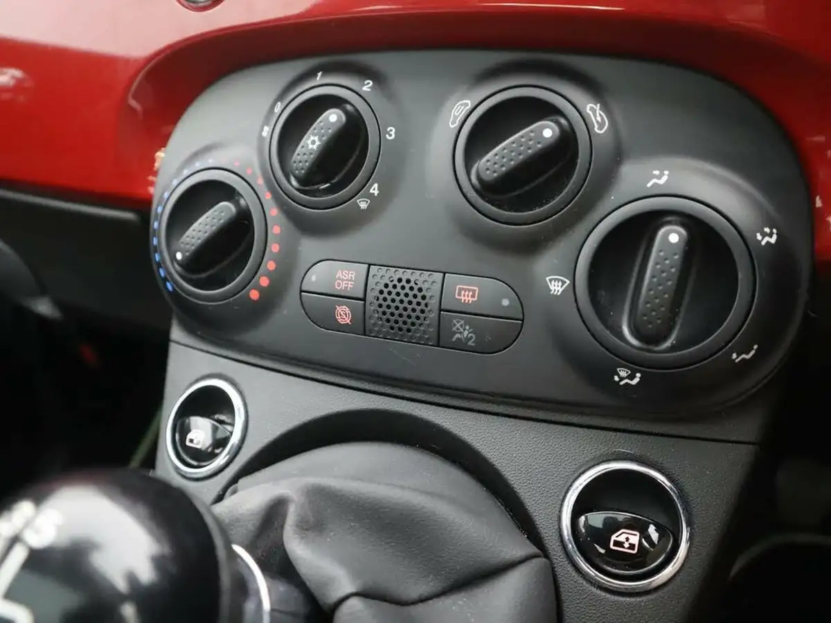 2021-fiat-500-10-lounge-big-30