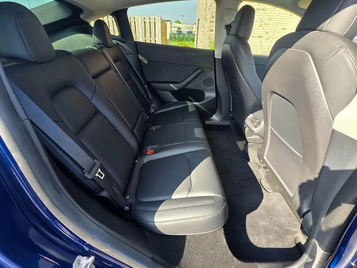 2022-tesla-model-y-e-long-range-big-16