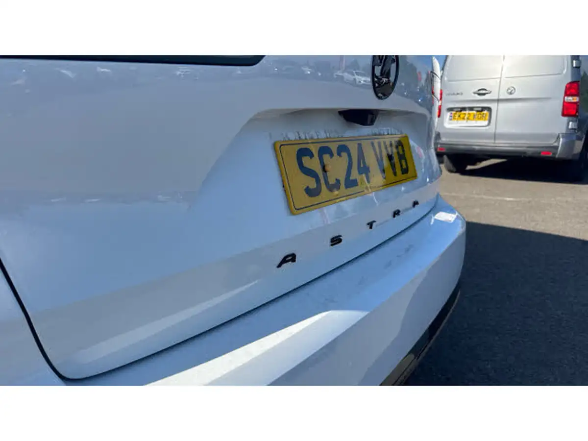 2024-vauxhall-astra-12-turbo-gs-130ps-sport-tourer-big-7