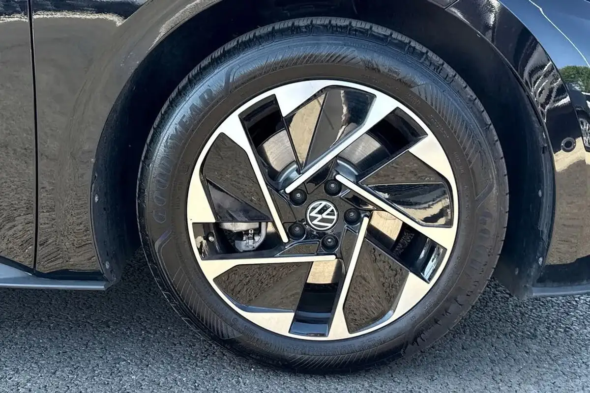2024-volkswagen-id3-e-pro-match-59kwh-big-11