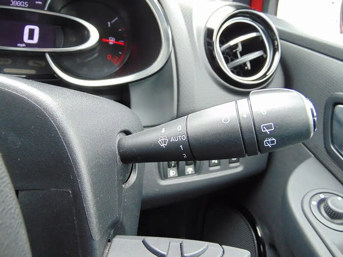 2016-renault-clio-09-tce-dynamique-s-nav-big-31