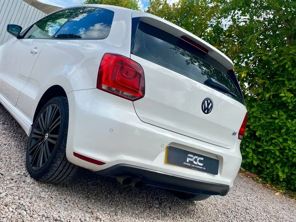 2013-volkswagen-polo-14-bluegt-3d-big-37