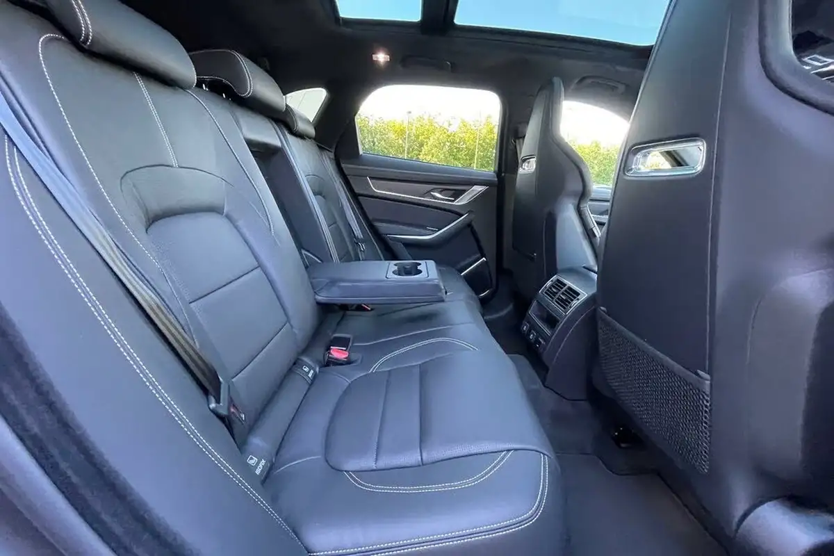 2024-jaguar-f-pace-20-d200-r-dynamic-hse-black-big-41