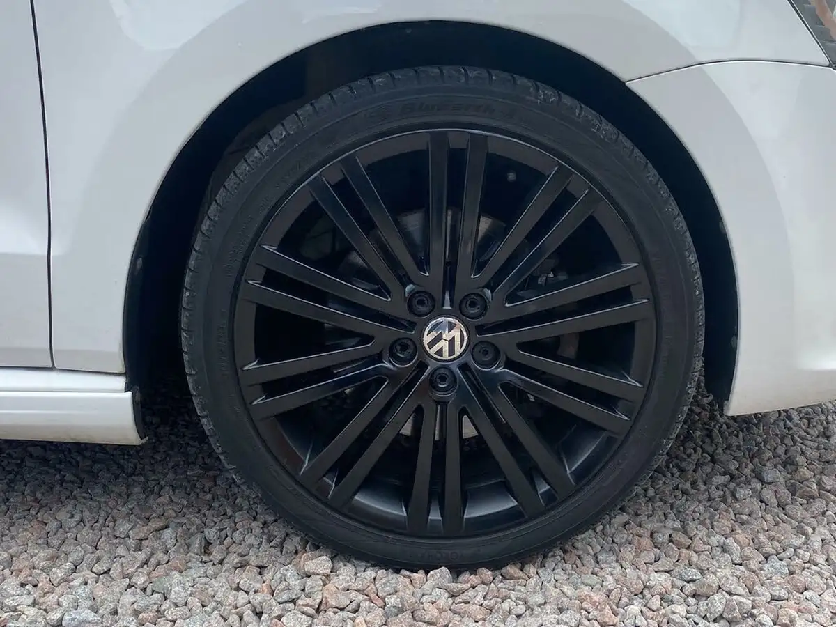 2013-volkswagen-polo-14-bluegt-3d-big-61