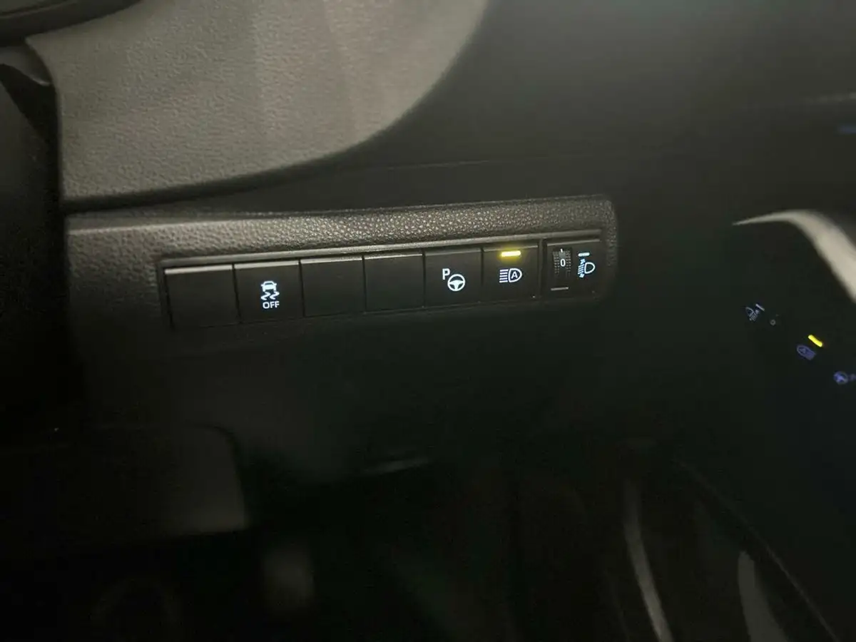 2021-toyota-corolla-18-vvt-i-design-trk-touring-sports-5d-big-26