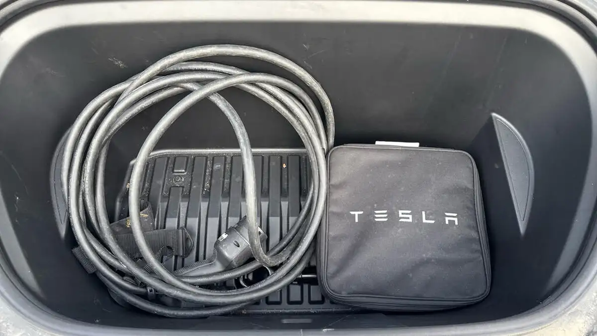 2022-tesla-model-y-e-long-range-big-15