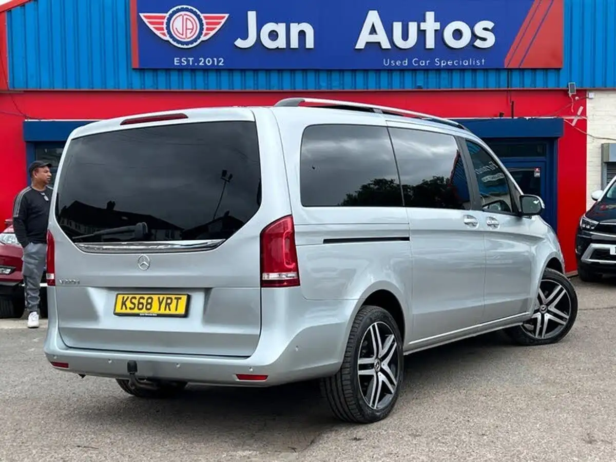2018-mercedes-benz-v-class-21d-v220d-sport-big-38