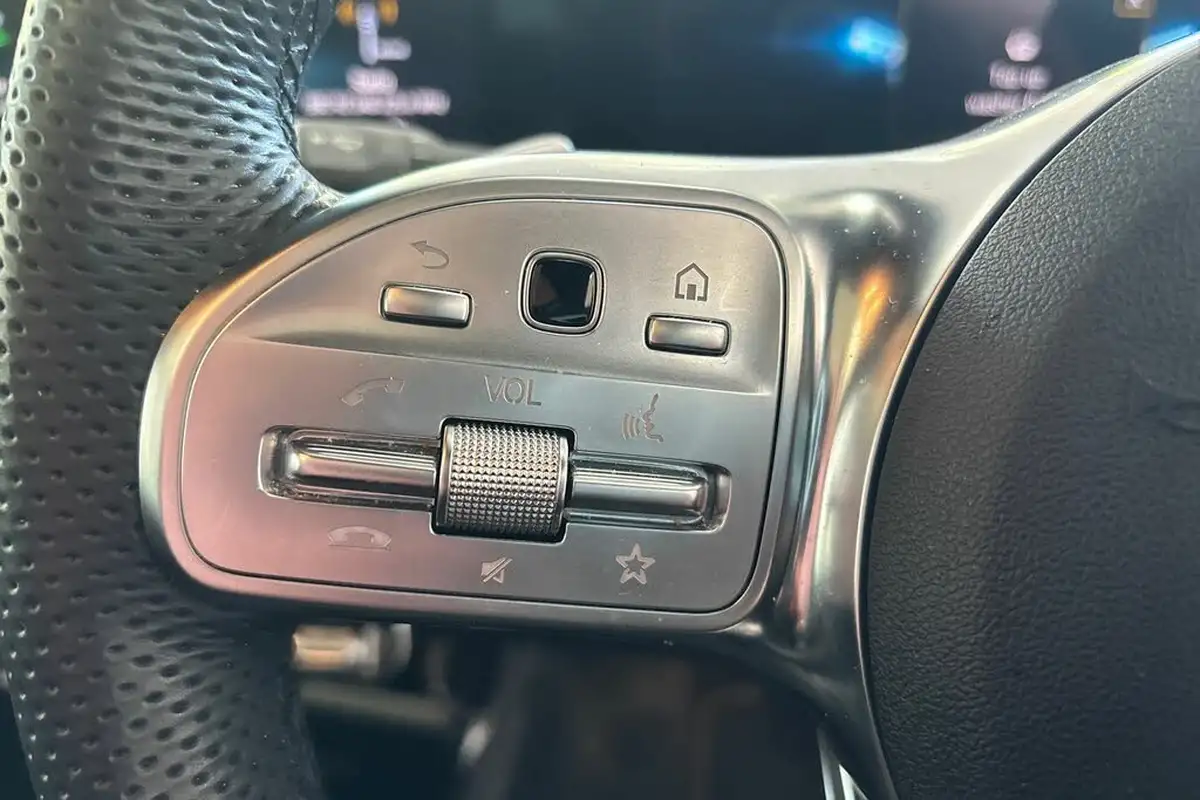 2022-mercedes-benz-cla-13-cla-180-amg-line-premium-plus-night-edition-coupe-4d-big-7