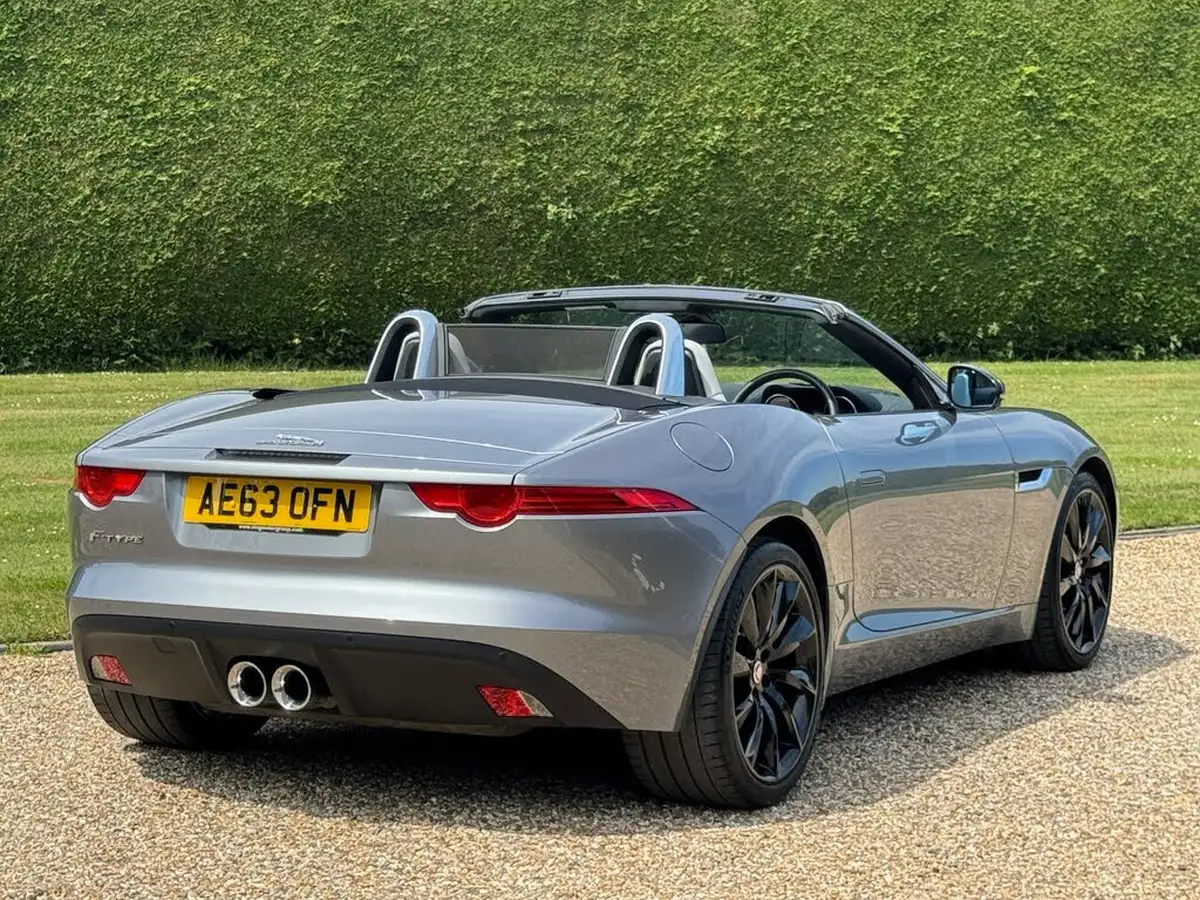 2013-jaguar-f-type-30-big-35