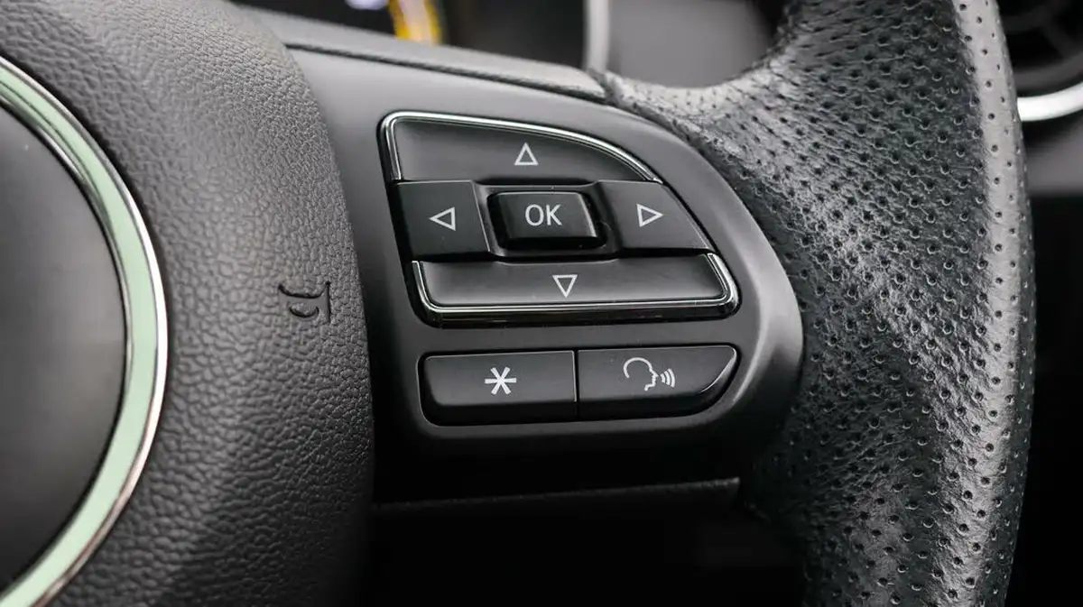 2021-mg-zs-suv-e-exclusive-ev-big-25