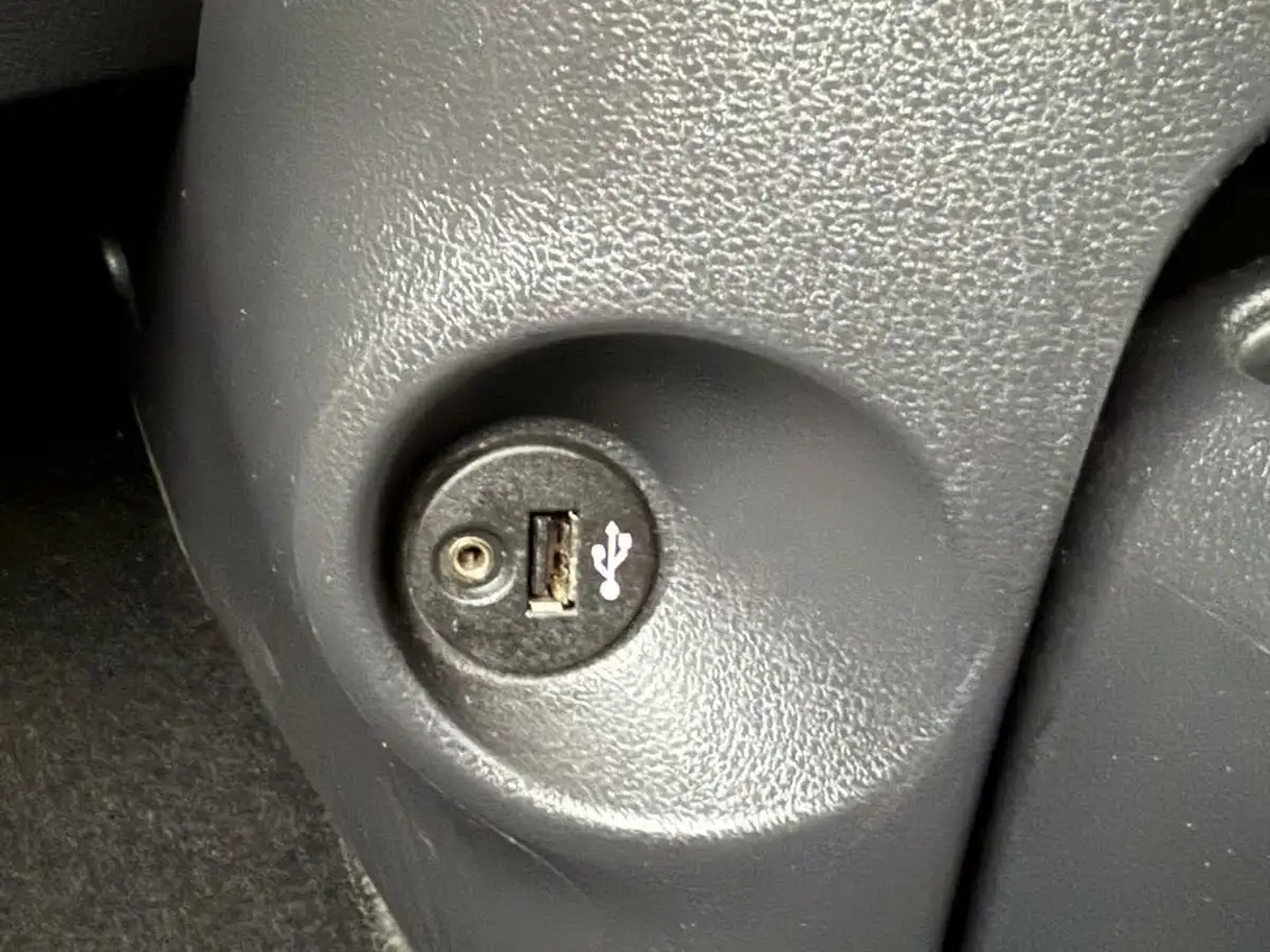 2012-nissan-micra-12-acenta-97bhp-5d-1198cc-cvt-big-44