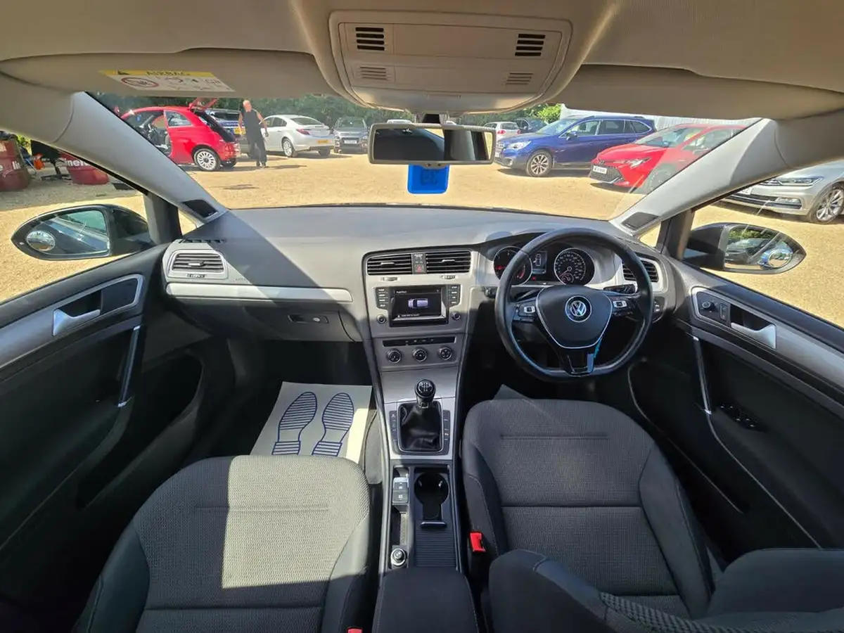 2016-volkswagen-golf-16tdi-match-105ps-bmt-ss-5d-big-19