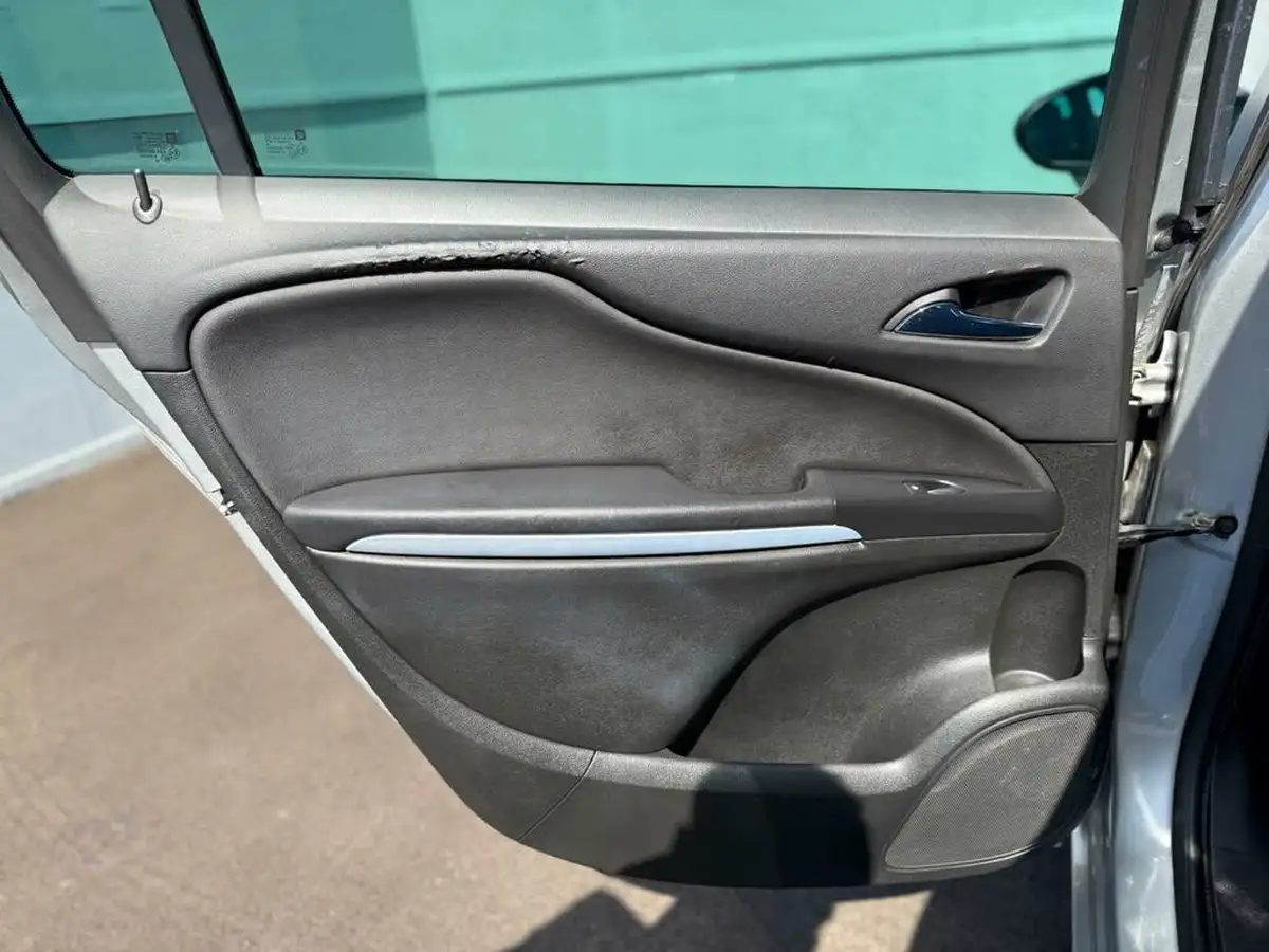 2017-vauxhall-zafira-tourer-14i-16v-turbo-sri-nav-leather-pk-big-30
