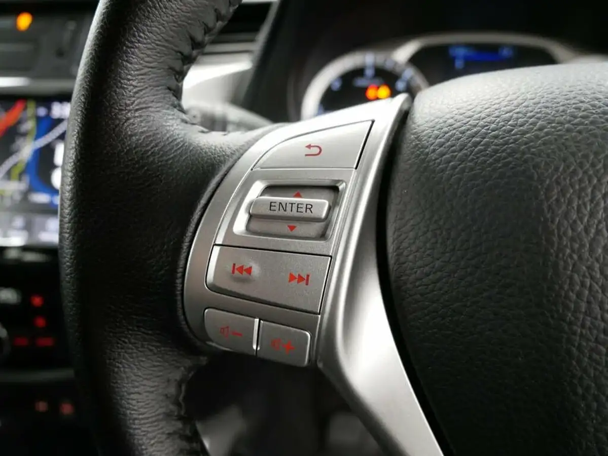 2021-nissan-navara-23dci-tt-tekna-8-navileather-auto-big-33