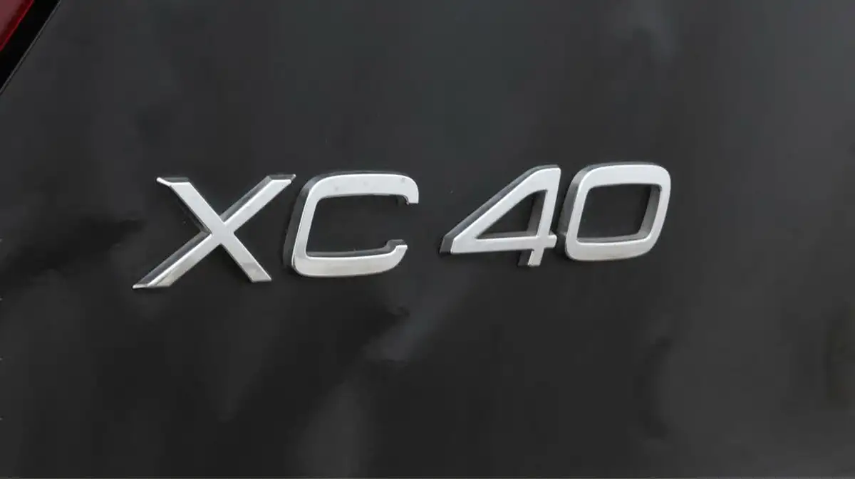 2019-volvo-xc40-20td-d3-momentum-big-20