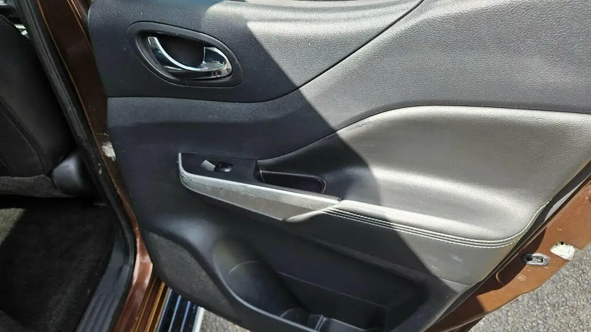 2017-nissan-navara-23dci-tekna-big-11