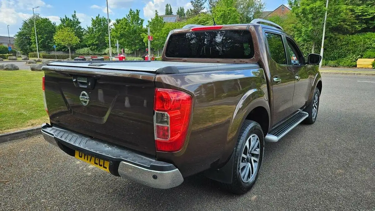 2017-nissan-navara-23dci-tekna-big-7