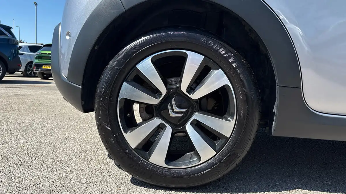 2018-citroen-c3-12-puretech-flair-110ps-ss-eat6-big-15