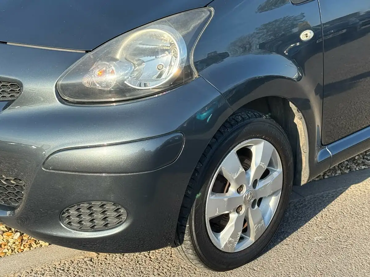 2012-toyota-aygo-10-aygo-go-5d-big-44