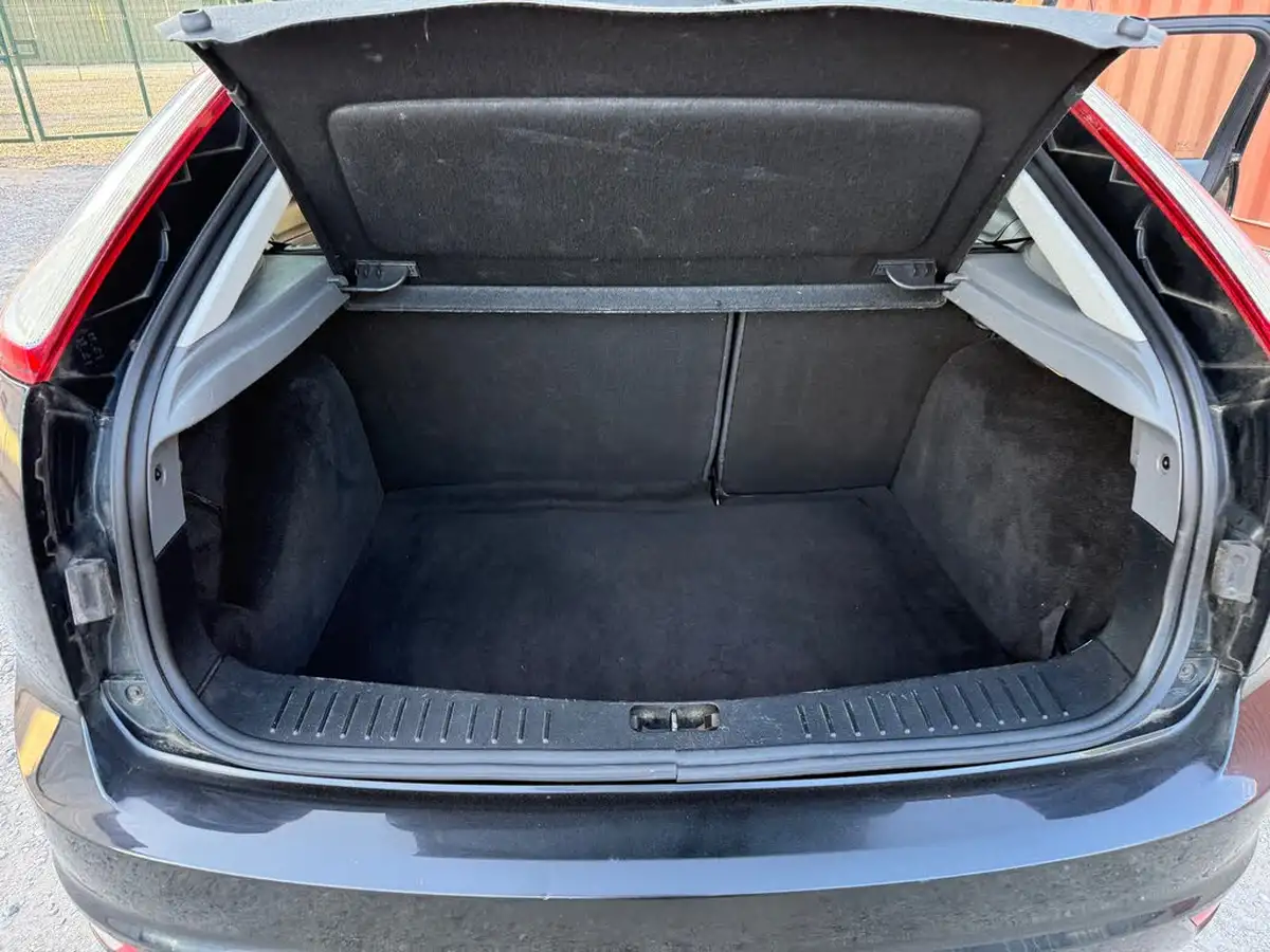 2009-ford-focus-16-zetec-hatchback-3d-big-22