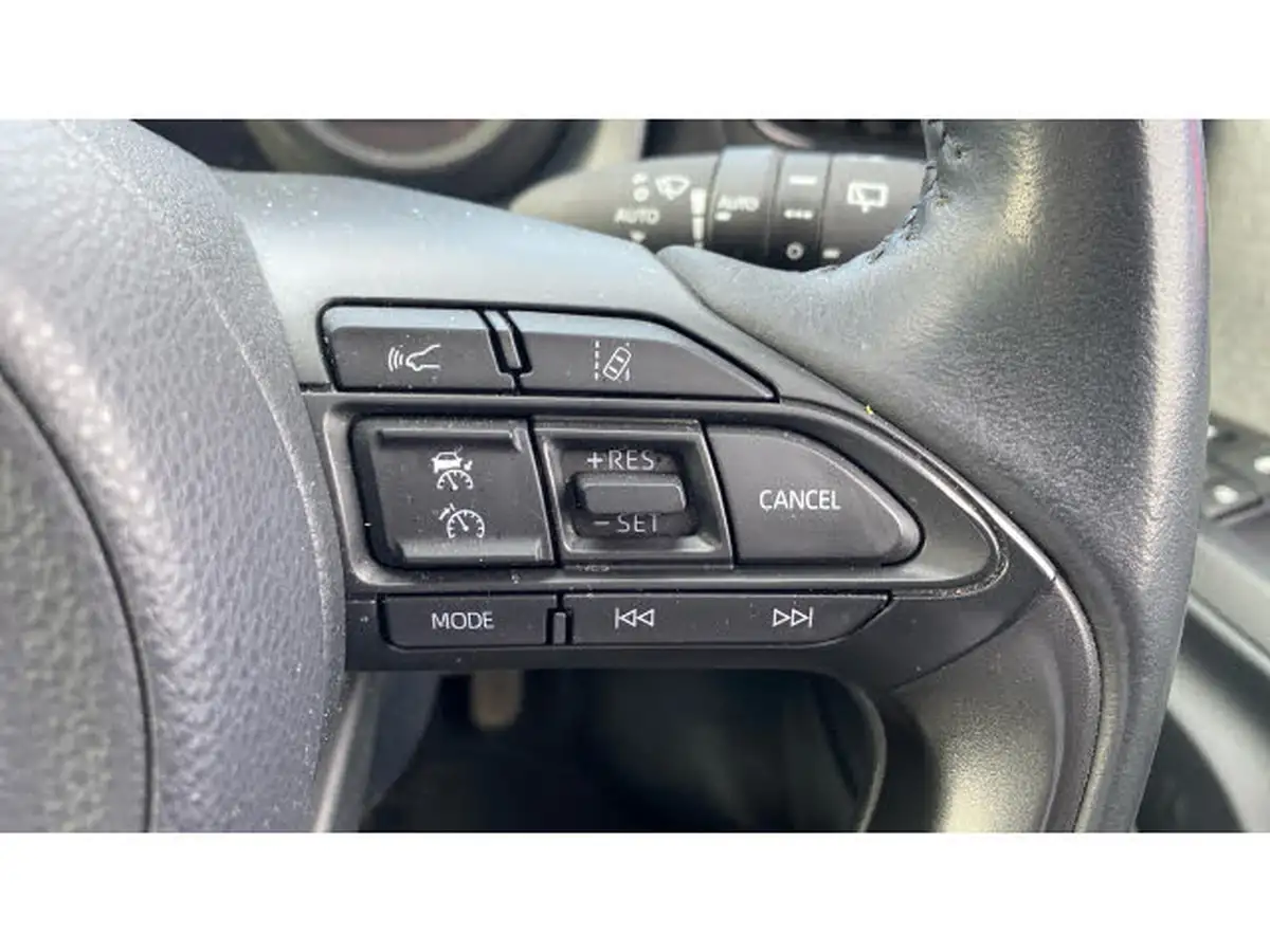 2021-toyota-yaris-15-vvt-i-excel-big-24