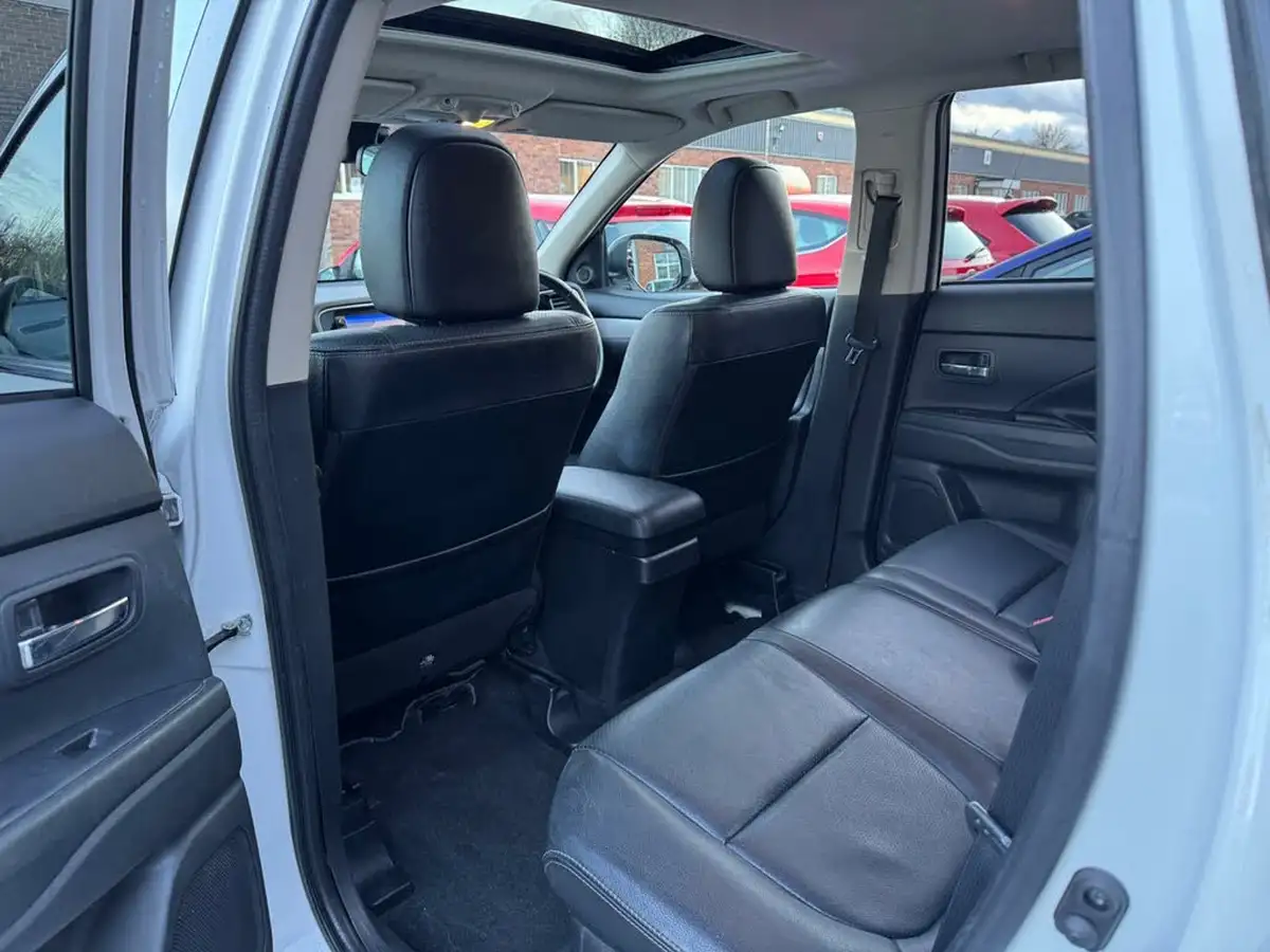 2014-mitsubishi-outlander-20-gx4hs-big-21