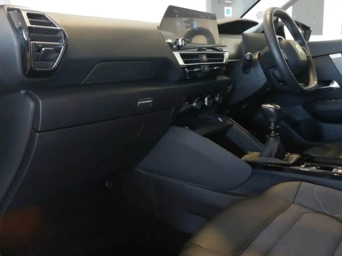 2022-citroen-c4-12-puretech-shine-130ps-big-6