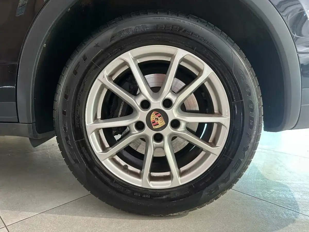 2015-porsche-cayenne-30td-big-27