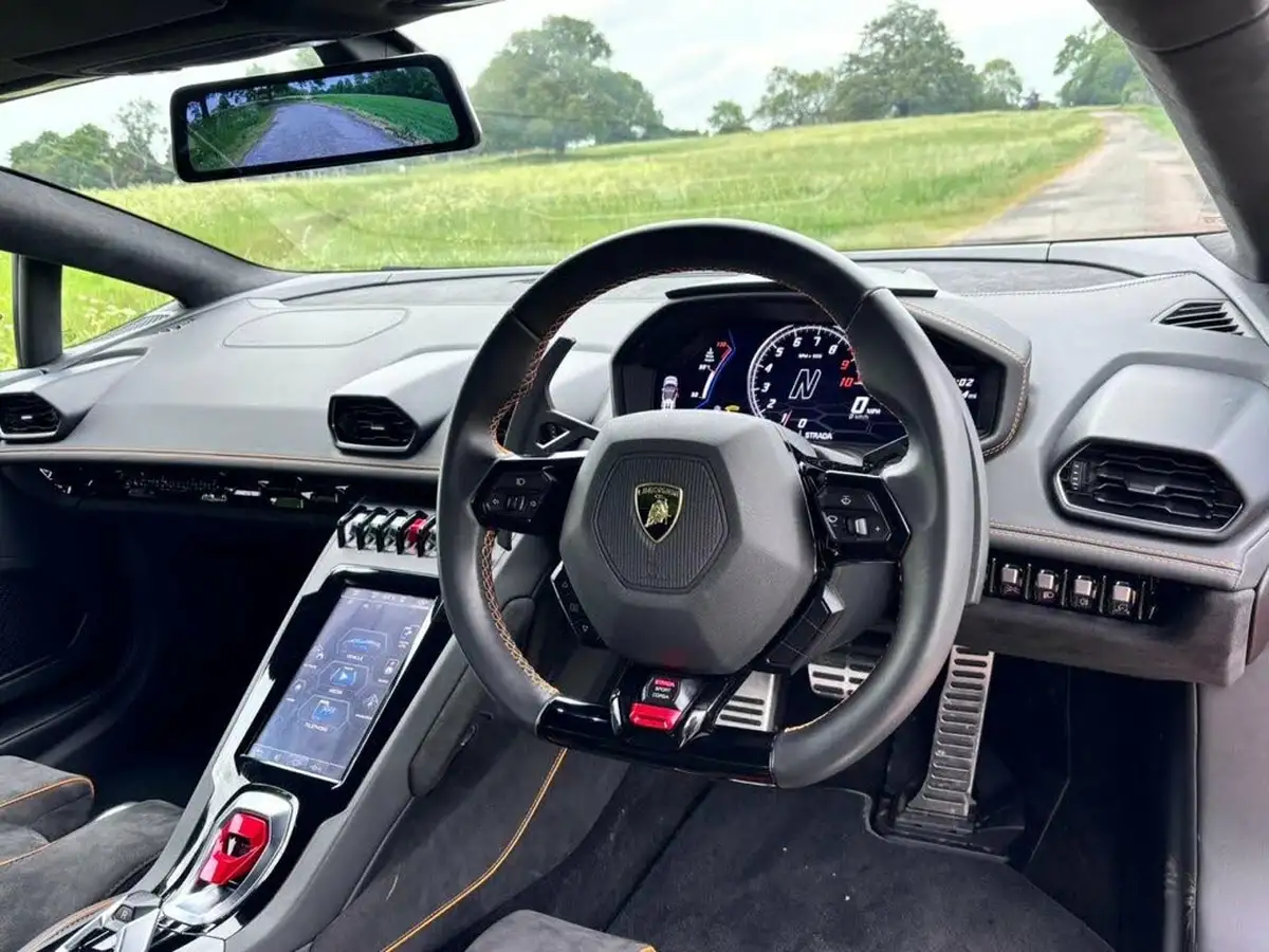 2021-lamborghini-huracan-big-12