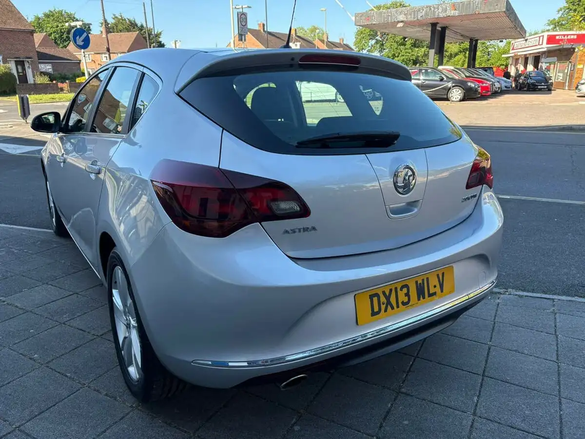 2013-vauxhall-astra-20td-sri-ecoflex-ss-hatchback-big-6