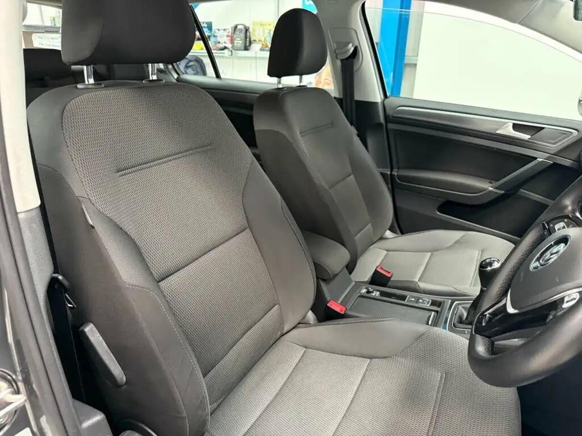 2018-volkswagen-golf-10-tsi-se-nav-110ps-ss-hatchback-5d-big-17