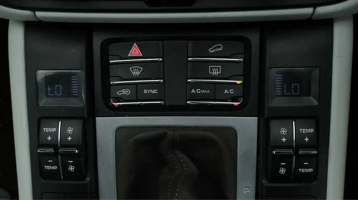 2021-porsche-macan-20-245ps-big-12