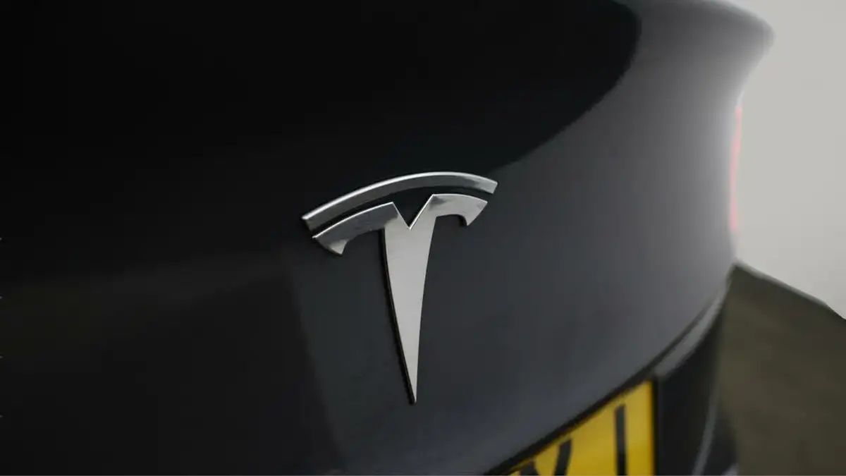 2021-tesla-model-3-e-standard-plus-big-19