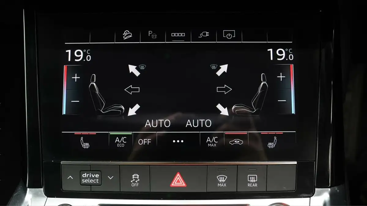 2021-audi-e-tron-50e-technik-station-wagon-big-11