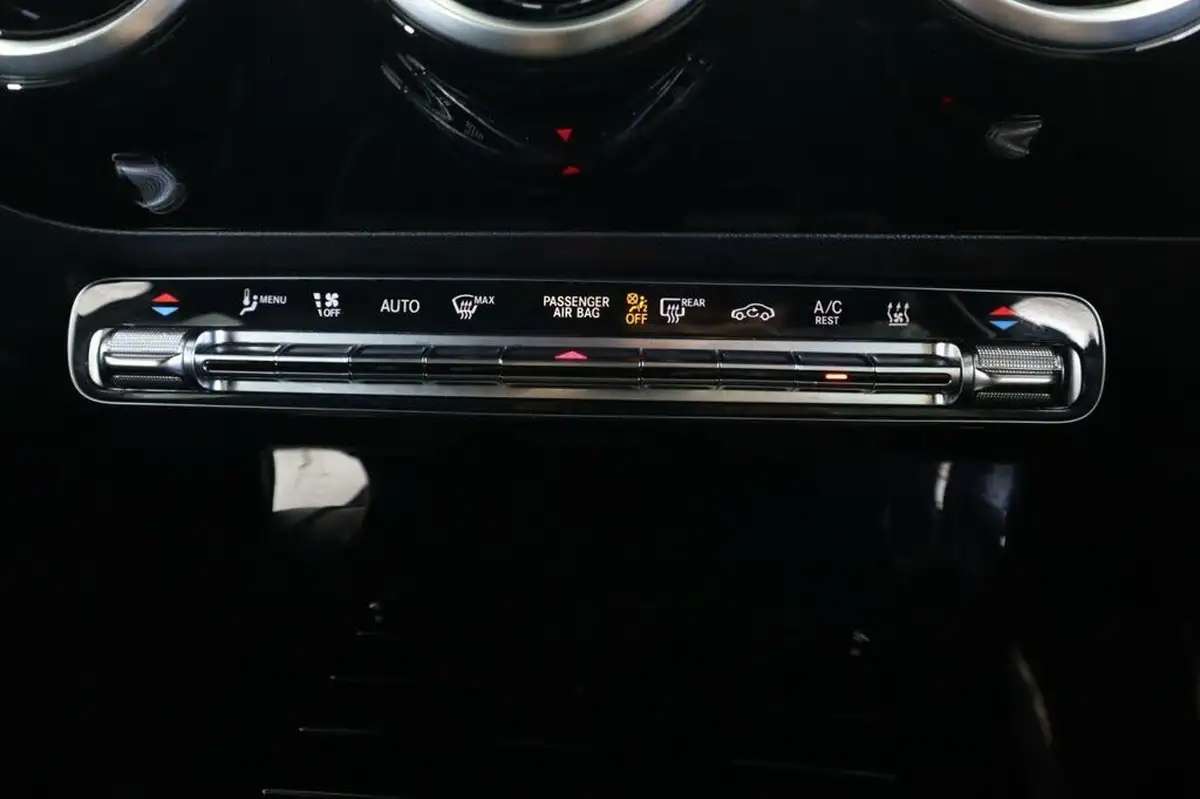 2021-mercedes-benz-a-class-13-a250e-amg-line-hatchback-5d-big-51