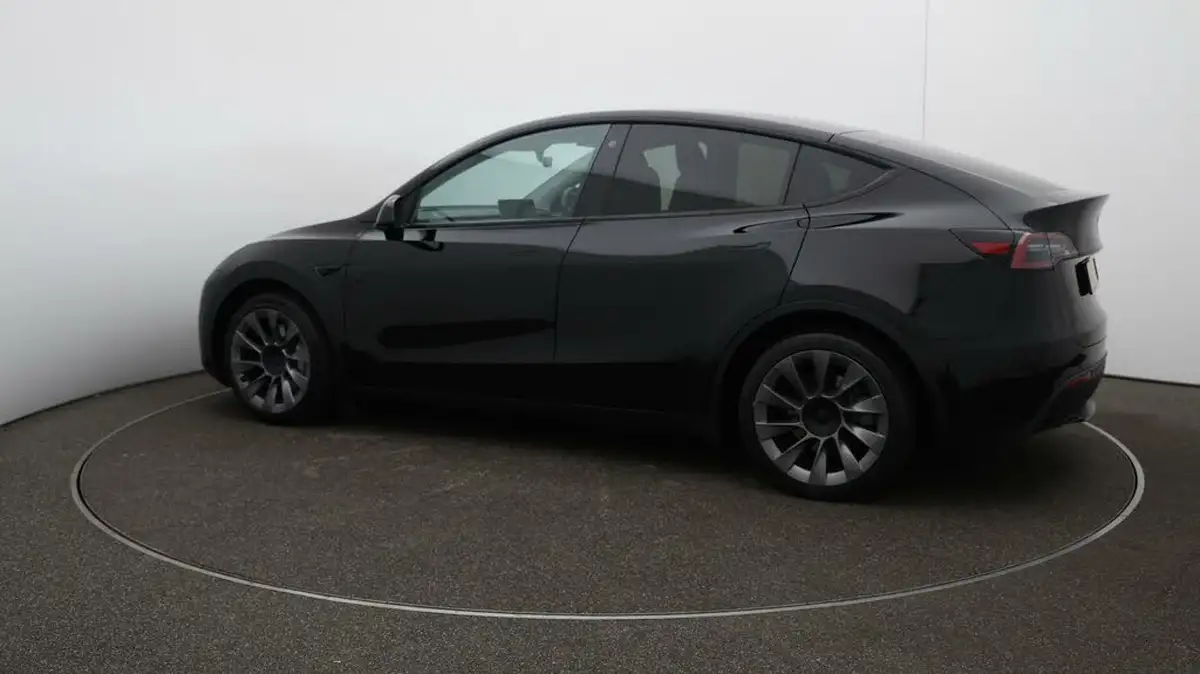 2023-tesla-model-y-e-rwd-big-42